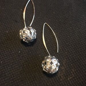 Really pretty drop earrings with crystals